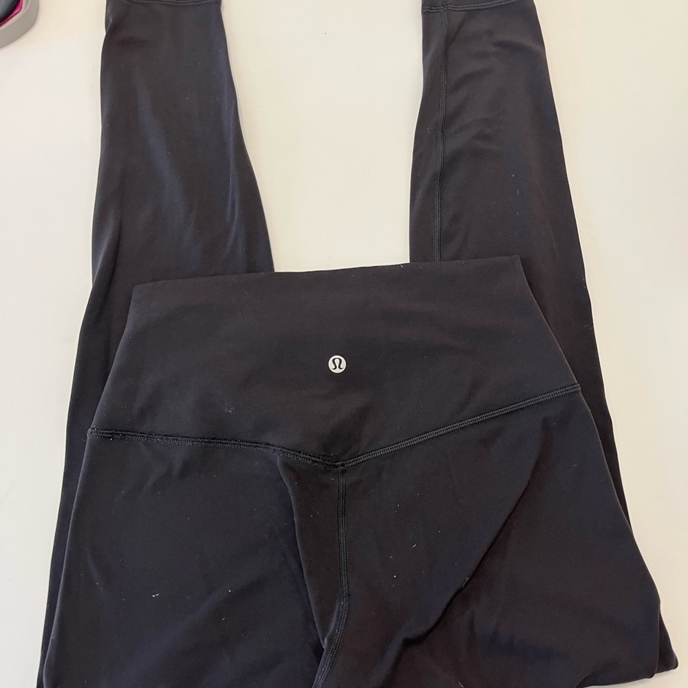 Lululemon aligns Black Leggings